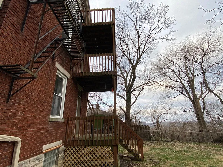 630 Straight St — Photo 15
