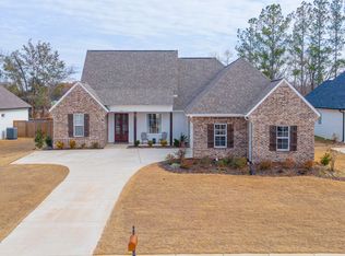 206 Sweetbriar Cir, Canton, MS 39046