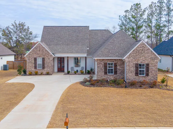 206 Sweetbriar Cir, Canton, MS 39046