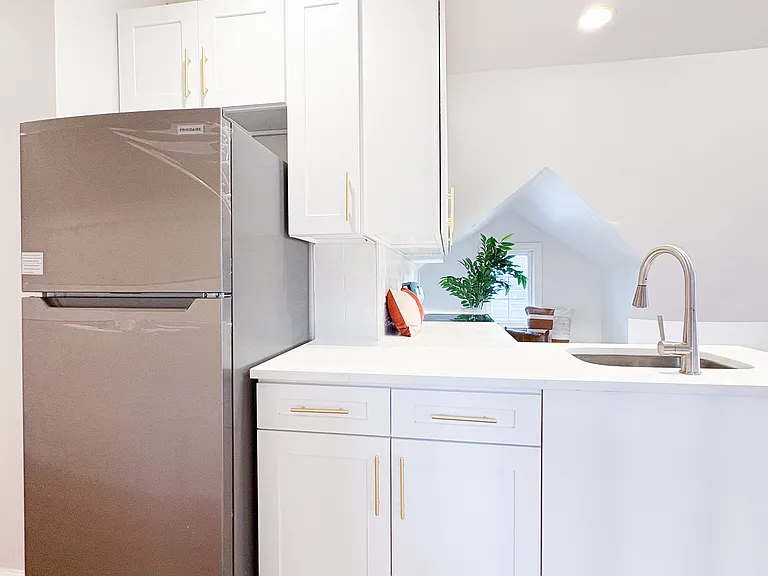87 Stephen St #1C — Photo 4