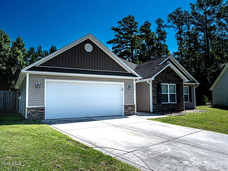 112 Patriot Ct — Photo 3