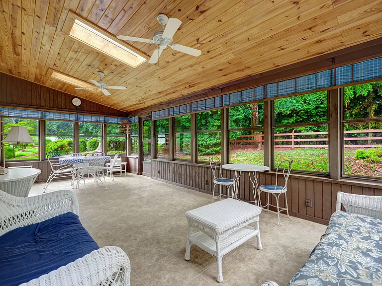 615 Kearney Ct SW — Photo 38