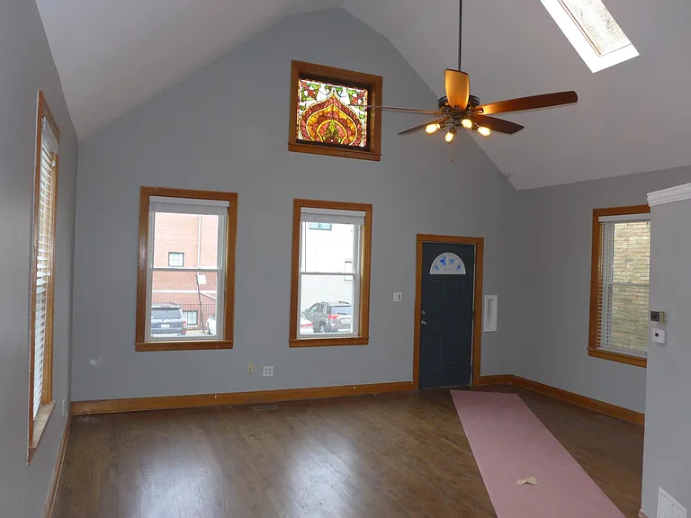 2924 N Lakewood Ave — Photo 5