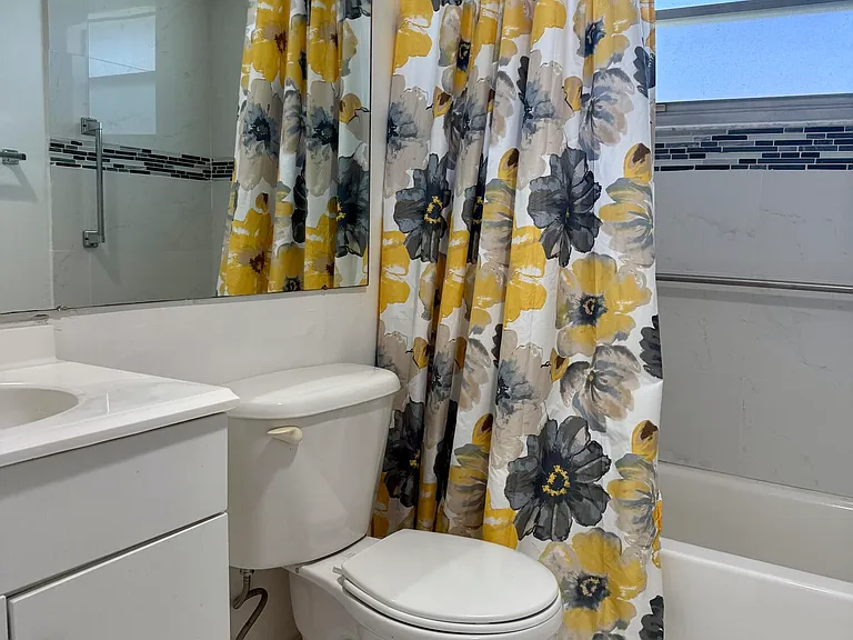 516 Saxony Dr #K — Photo 8