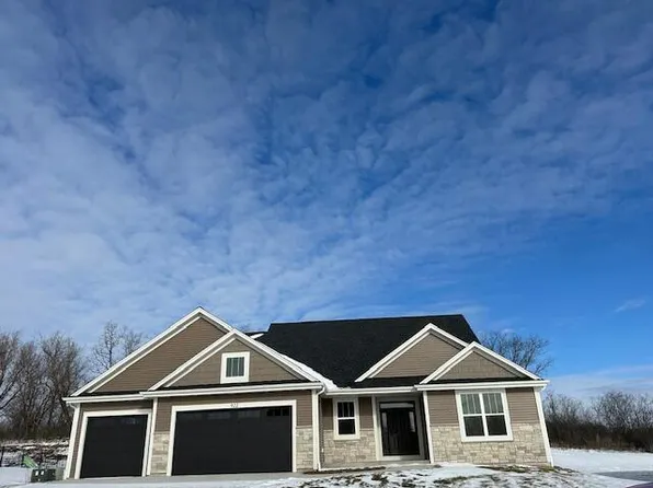 922 Medina DRIVE, Mukwonago, WI 53149