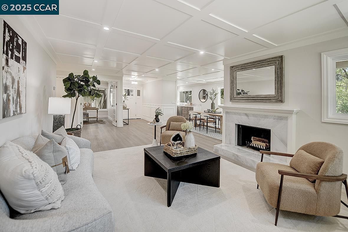 3210 Rossmoor Pkwy APT 2