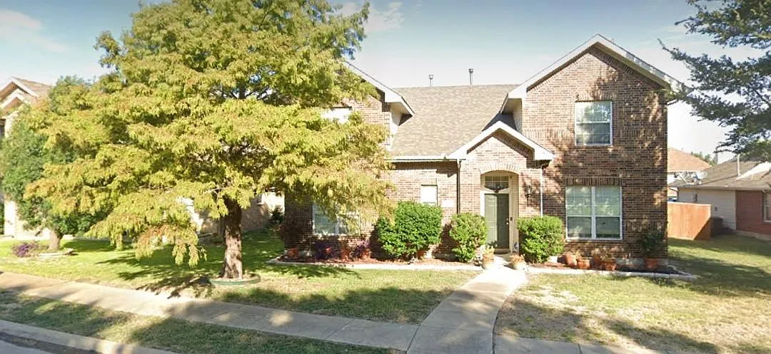 4 bed, 2.5 bath, 2998 sqft, $2,400 — Photo 1