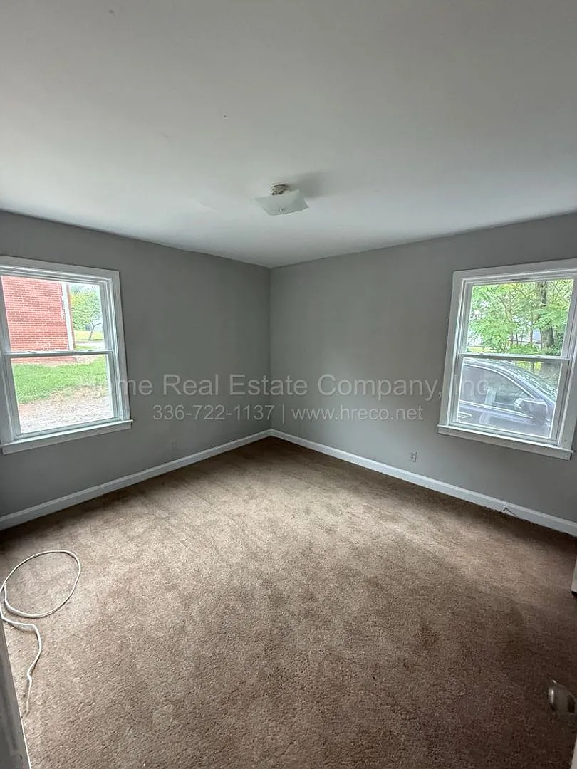 1447 Clark Avenue Apt A — Photo 4