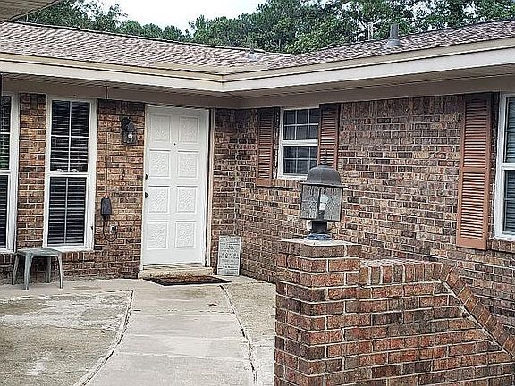 4th image of 301 Willow Ct