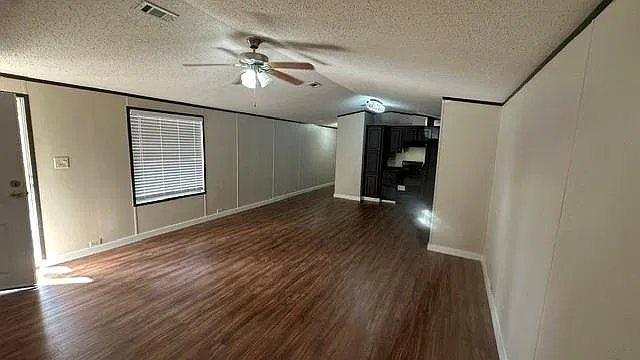 3 bed, 2.0 bath, 1392 sqft, $1,500 — Photo 3