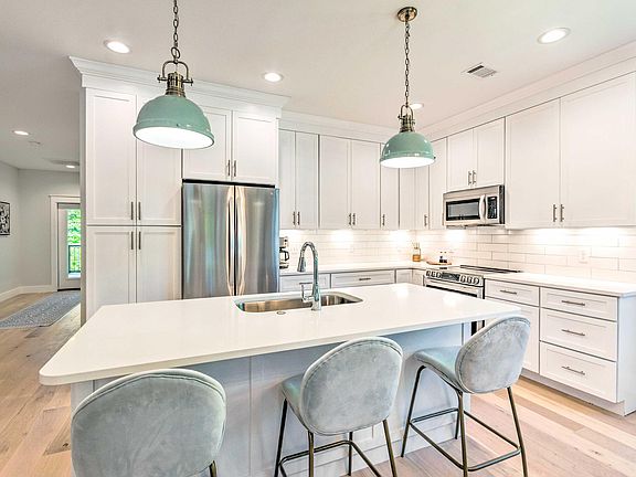 2nd image of 120 N 6th St