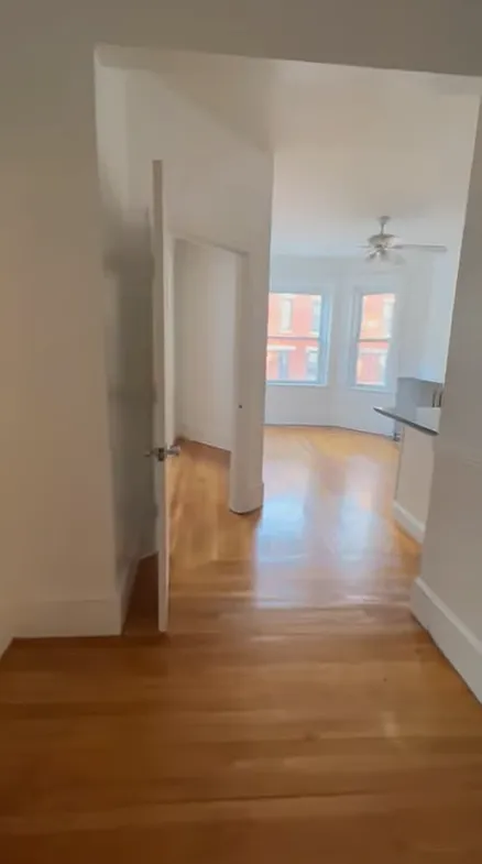 Building Photo - 26 Hemenway St #12