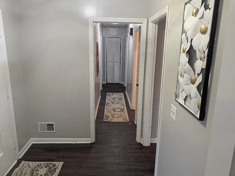 525 Arcola Dr — Photo 2