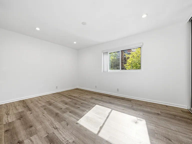 1037 N Vista St #206 — Photo 6