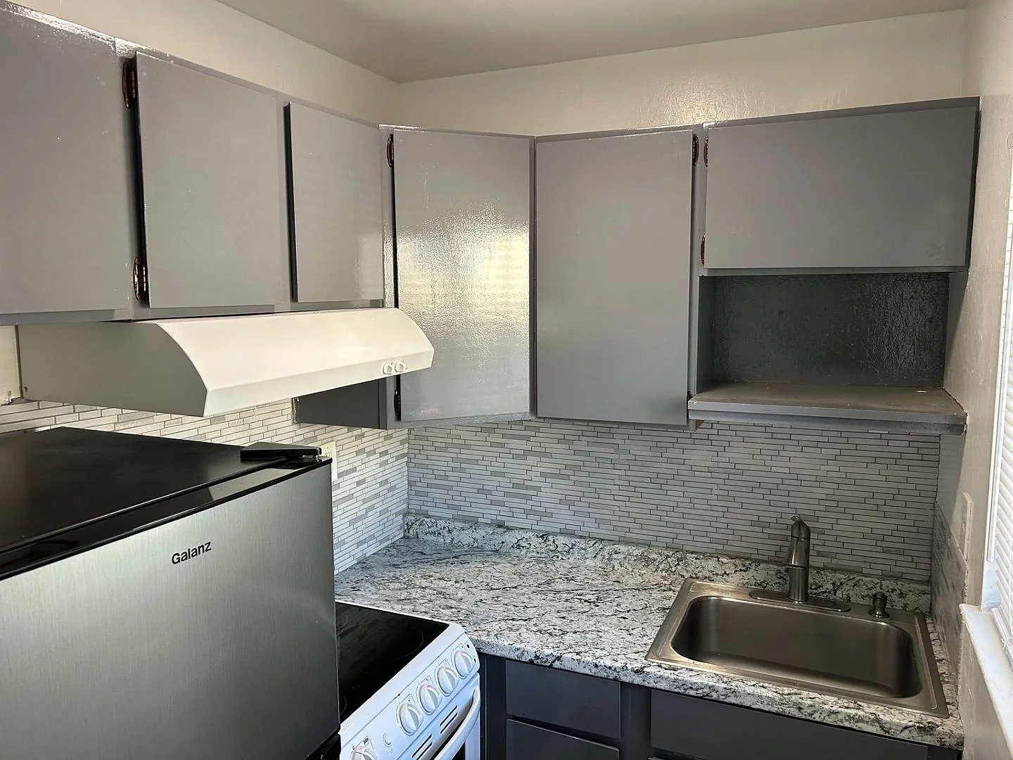 Cute 1 Bedroom 1 Bath Unit — Photo 1