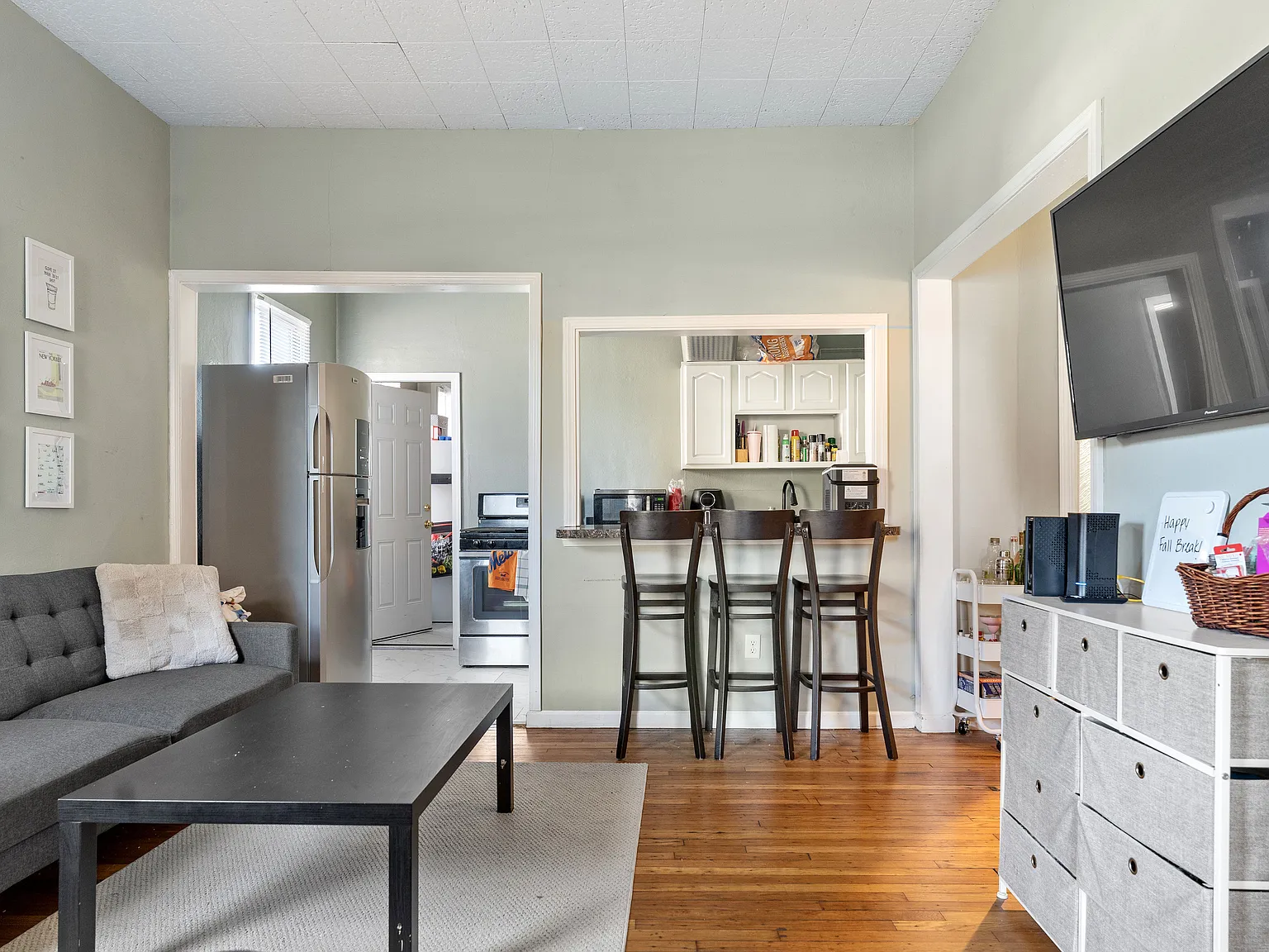 3 bed, 1500 sqft, $2,100 — Photo 3