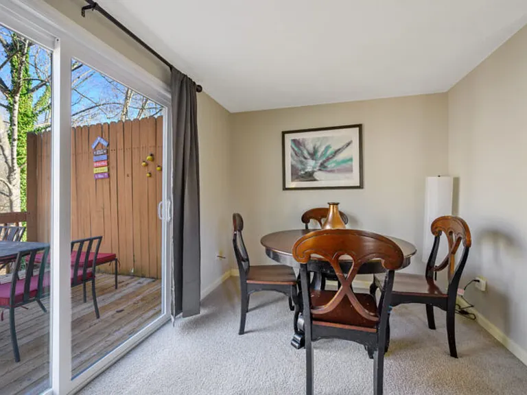 Villa Green Ct — Photo 4