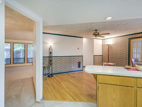 3rd image of 2302 NE 154th Cir