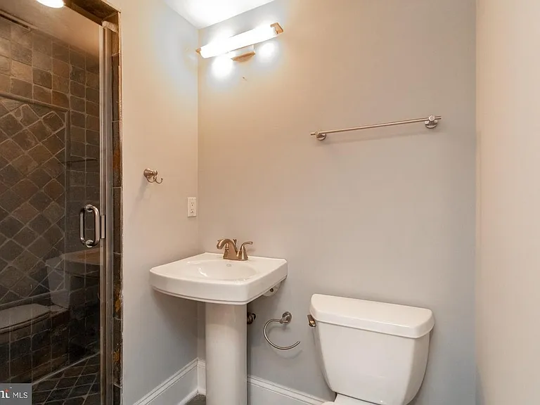 932 S Kenwood Ave — Photo 13