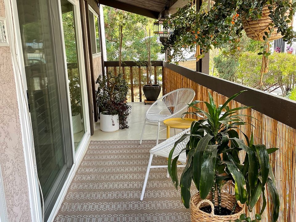 Oversized balcony