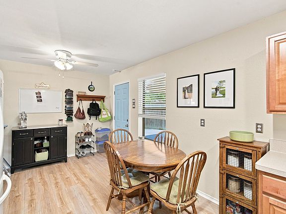 5th image of 601 E Avenue F