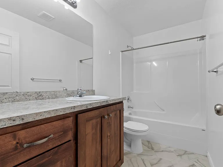 246 S 1800 E — Photo 20