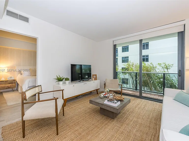 55 SW 9th St #1010 — Photo 6