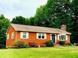 8 Ridgeview Rd, Sturbridge, MA 01566