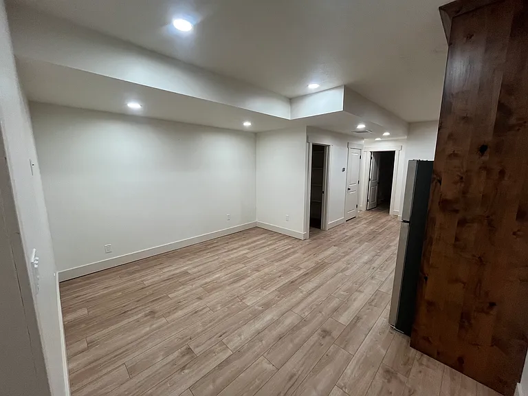 818 W Manor Crest Ln #BASEMENT — Photo 3