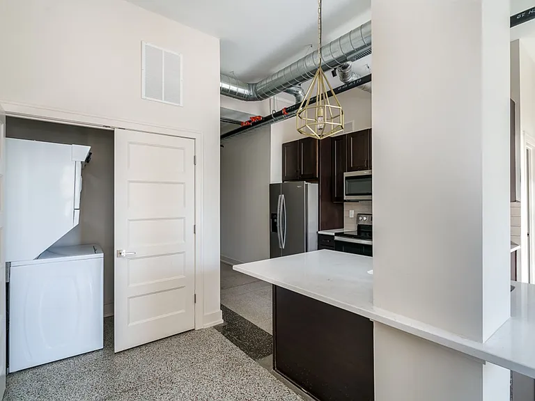 875 Michigan Ave — Photo 24