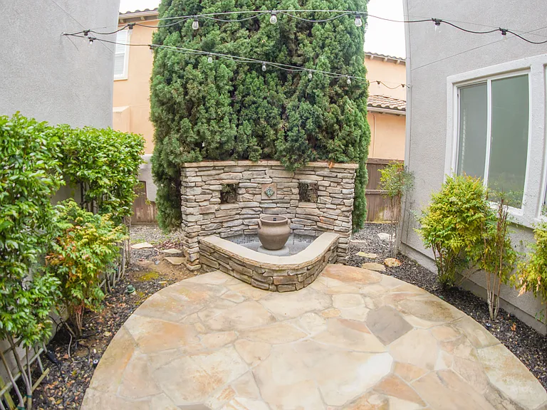 1882 Shadetree Dr — Photo 6