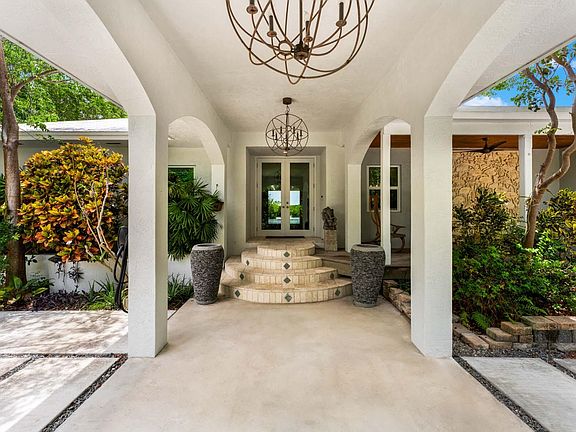 4th image of 120 Coco Plum Rd S