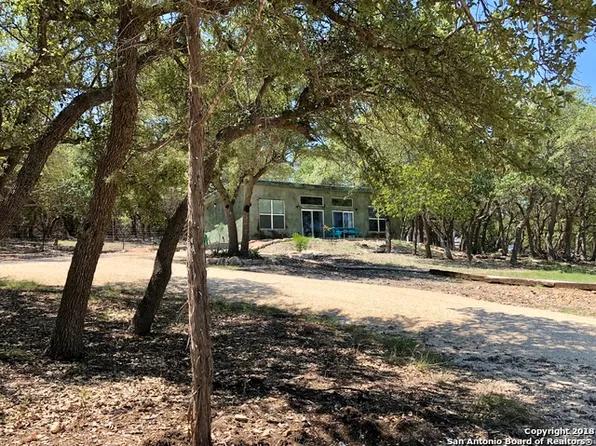 191 Paw Print Ln, Blanco, TX 78606