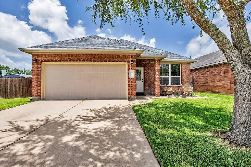 3 bed, 1801 sqft, $2,300 — Photo 1