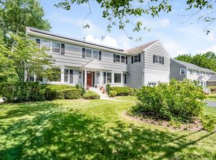 4 Willowbrook Rd, White Plains, NY 10605