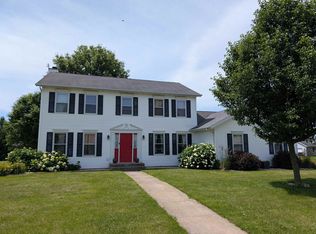 1891 Indian Springs Ct, Freeport, IL 61032