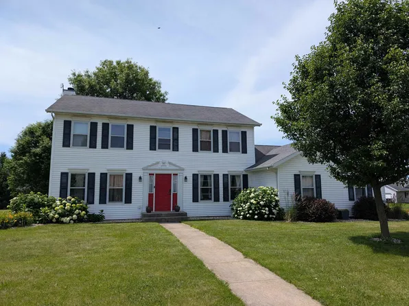 1891 Indian Springs Ct, Freeport, IL 61032