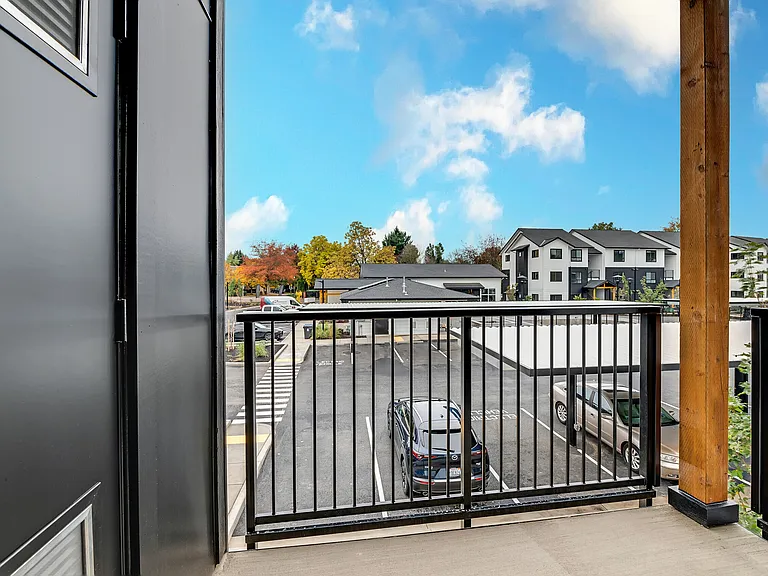 1x1 Private Balcony/Patio