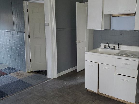 3rd image of 102 Jefferson Ave