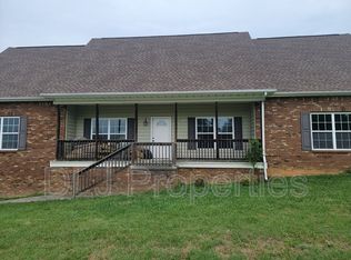1002 Milldale Square Rd, Dandridge, TN 37725
