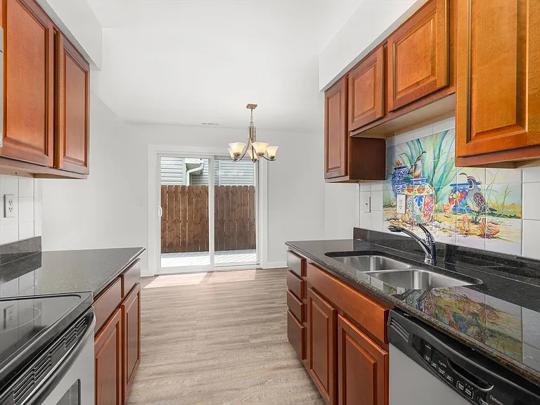 1465 Woodbridge Trl — Photo 12
