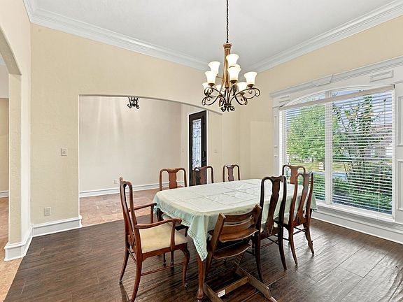 5th image of 1704 Riviera Dr