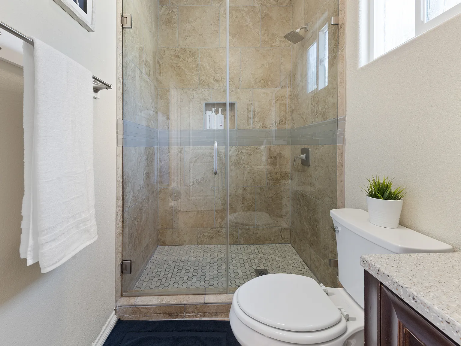 3 bed, $5,000 — Photo 1