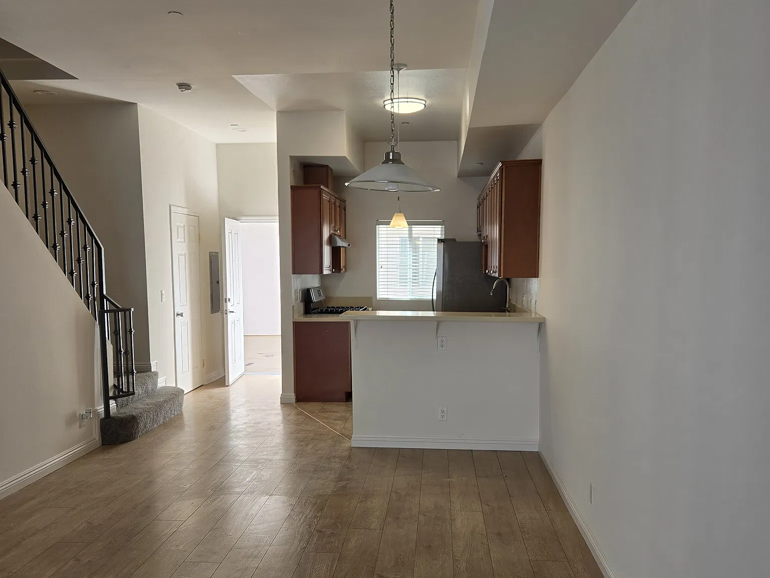 2 bed, 1.5 bath, 1300 sqft, $2,900 — Photo 4