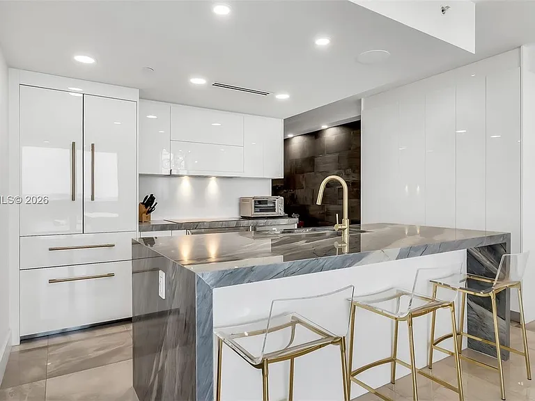 5875 Collins Ave #1807 — Photo 3