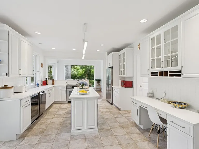43 Lake Dr — Photo 2