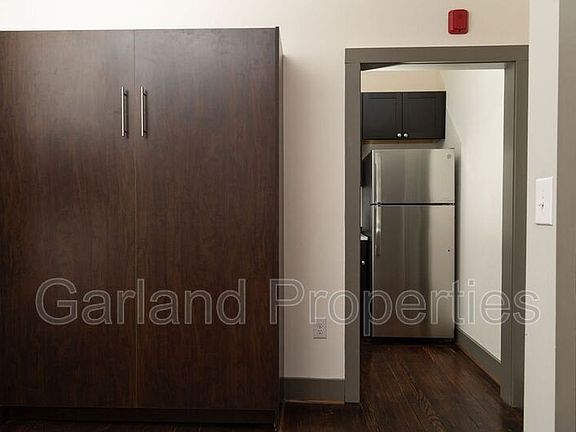 3rd image of 829 Salem Ave SW #2