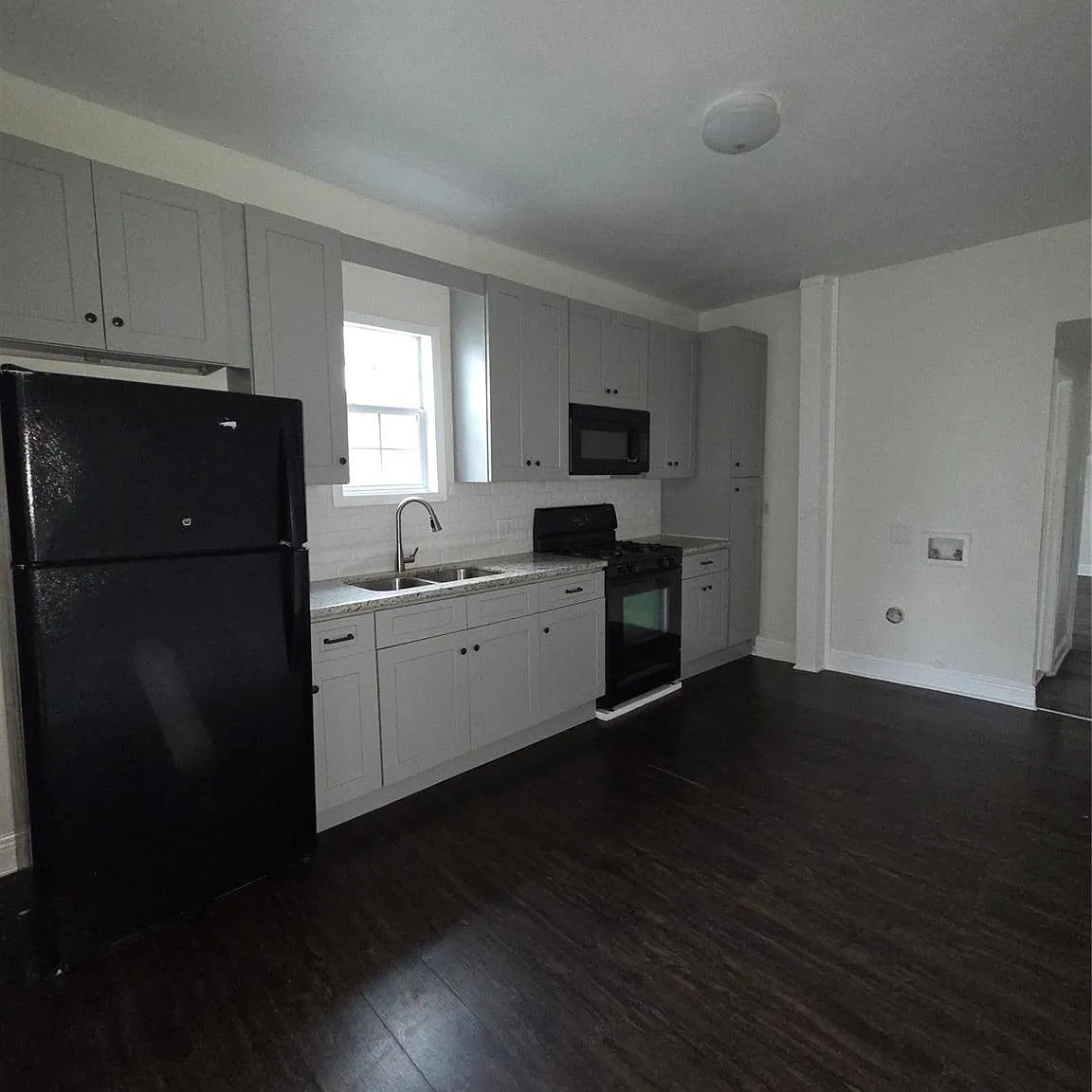 1 bed, 1.0 bath, 1056 sqft, $800 — Photo 2