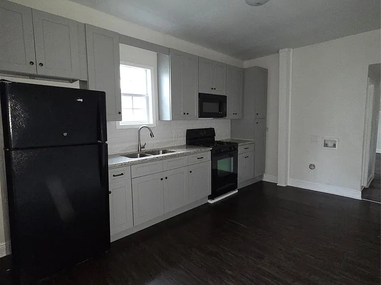 7902 Hudson St #B — Photo 2