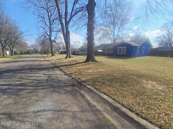 3rd image of 433 Reed Meadows Dr